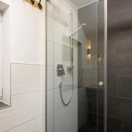 Kobelhaeusl Bei Hause Gross * Neukirchen am Großvenediger